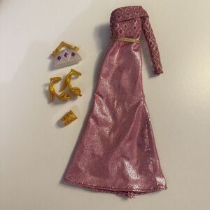 Disney Princess Style Series Aurora Sleeping Beauty Doll Gown Accessories Bundle